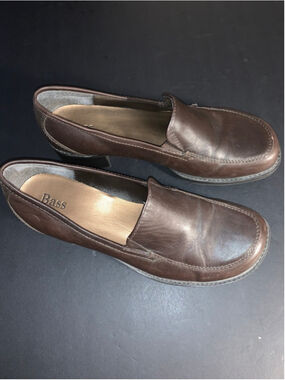 Women's Bass Brown Leather Loafers Size 8